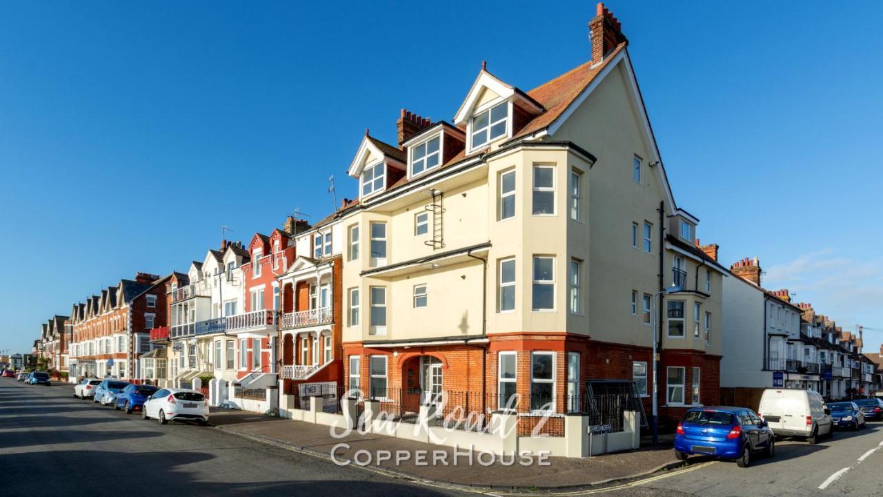 Beautiful Apartments On The Sea Front - Sea Road 2 Филикстоу Экстерьер фото