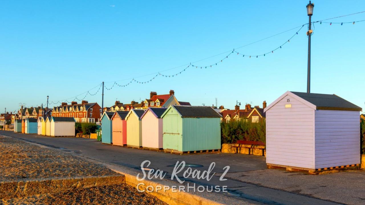 Beautiful Apartments On The Sea Front - Sea Road 2 Филикстоу Экстерьер фото